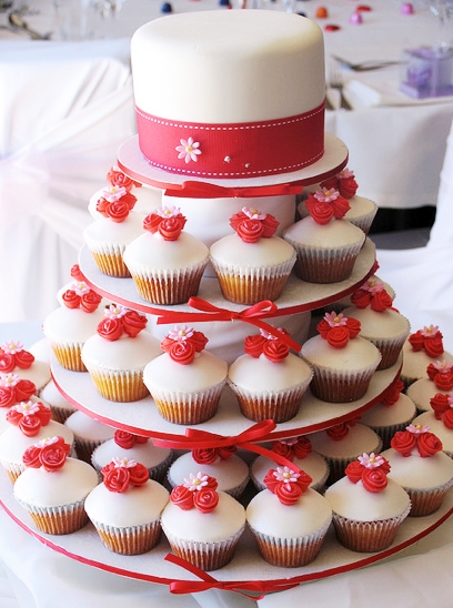 wedding-cake-and-cupcakes.jpg